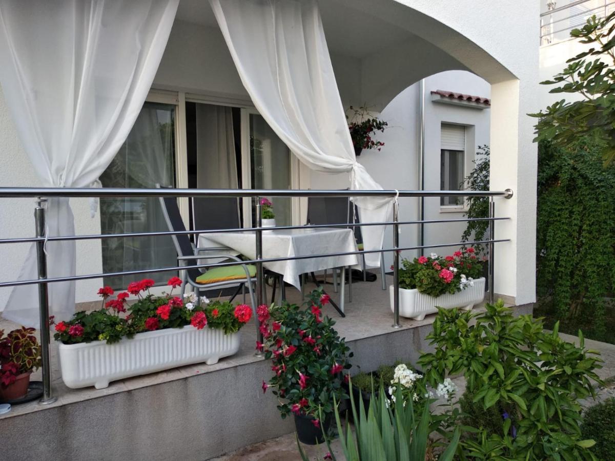 Radenka Zafron Apartment Vodice Exteriör bild